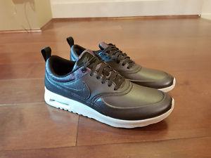 BRAND NEW - Women's NIKE AIR MAX THEA SE US size 9