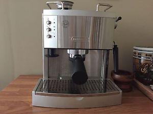 Coffee espresso/latte/cappuccino machine Delonghi EC702