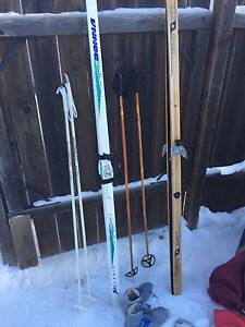Cross country skis