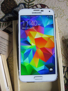 Excellent Working Unlocked Samsung S5 in retail box with