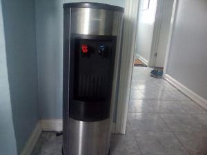 Hot and cold water cooler