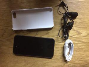 Iphone 5 16 GB with case+charging cable+earphone.