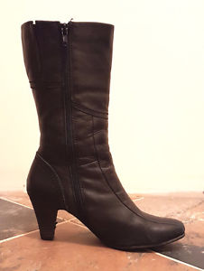 Ladies black zip-up boots - size 6