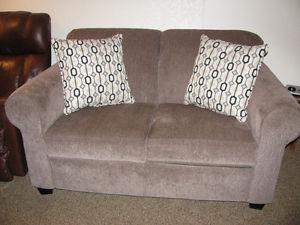 Love Seat in Great Condition!