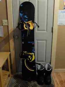 Men Snowboard Package: Burton Board (160cm), Bindings,