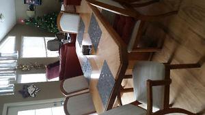 Oak dinning table and chairs