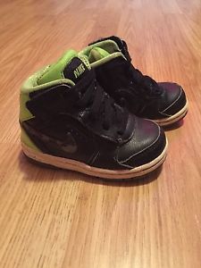Size 5 toddler Nike sneakers