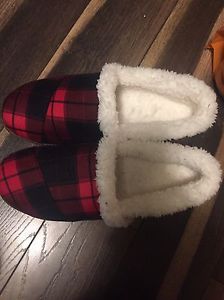 Women's TOMS slippers size 8