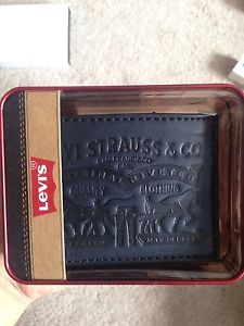 brand new levis wallet men