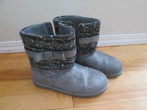 Boots size 4