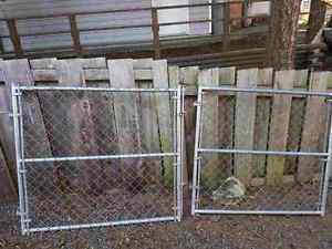 Chain link gate panels