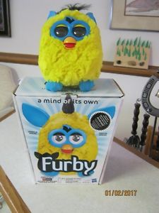 FURBY ! Yellow in color. Good working order. c/w original