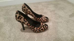 High heels Panter color shoes