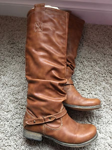 Ladies Womens Tall Boots from Aldo - Size 6 - Like new!