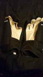 Men's CCM hockey gloves