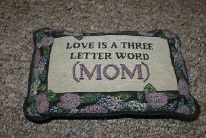Mom small pillow