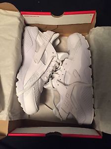 Nike air huaraches only worn 2 times indoors