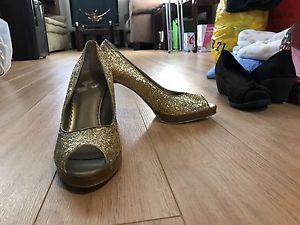 Size 8 Gold sparkles high heels