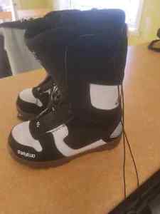 Size 9 snowboarding boots $40