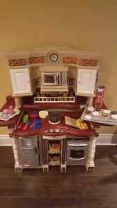 Step2 kitchen set and food