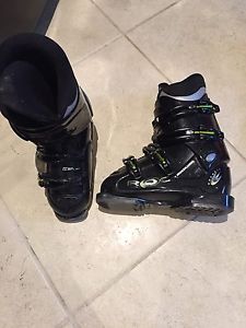 Women's Rossignol downhill ski boots size 23-used