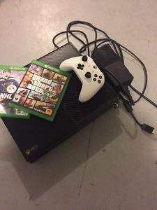 Xbox one with 2 controllers/games