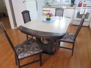 table et 4 chaises de cuisine