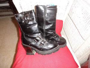 vintage gals boots, exc cond. size 