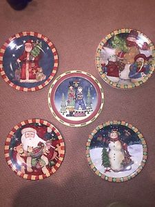 5 Specialty Christmas Plates