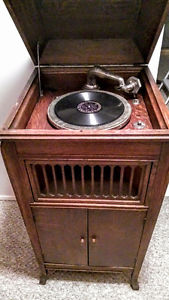 Antique Phonograph, hand crank cabinet
