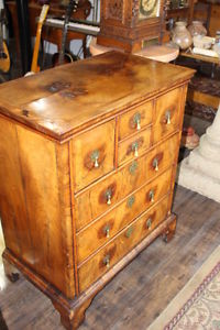 Lady's small chest of drawers circa 