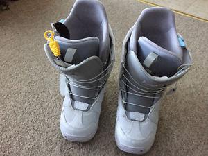 Like new women's size 8 Burton snowboard boots