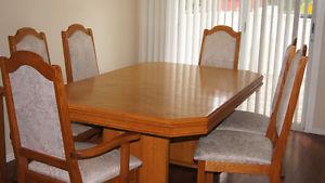 Nice dining set with table,6 chairs, buffett and hutch