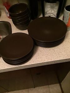 Plates set