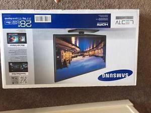Selling Brand New Samsung 28" Inches LED tv
