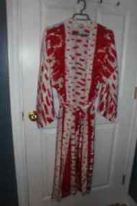 Silky Lightweight Ladies Robe (new) Nice for Valentines or??