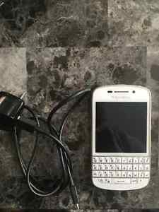 Unlocked White Blackberry Q10