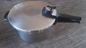 WMF 4.5 L pressure cooker made in Germany with free cutlery