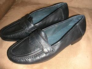 fine leather men's navy loafers size 12-EEE