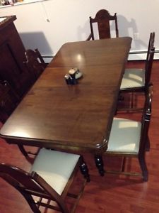 Beautiful Newly Refinished Antique Mahogany Table and chairs