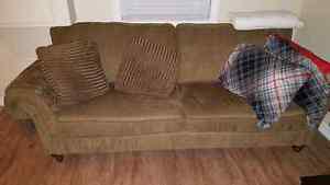 Comfy couch in great shape pick up only