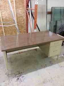 FREE metal desk for pick up only