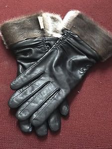 Wanted: Leather seal skin gloves