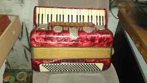 Camillo accordian from the 60s plays and sounds good