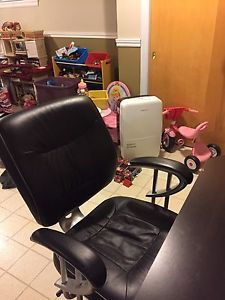 Chaise et Bureau