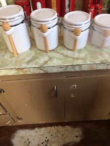 Free canister set