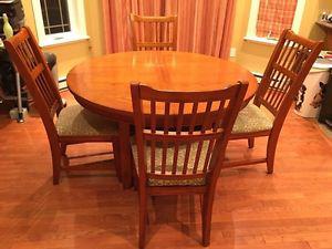 Round/Oval Dining Table with Leaf, 6 Chairs