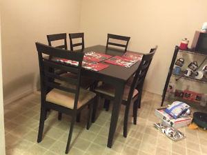 Kitchen Table with 6 Chairs!