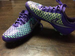 Nike soccer cleats youth size 6