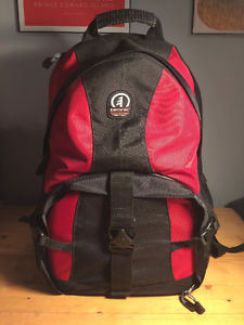 Tamrac  Adventure 9 DSLR Backpack